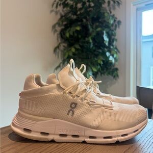 On Running Womens Cloudnova size 9.5